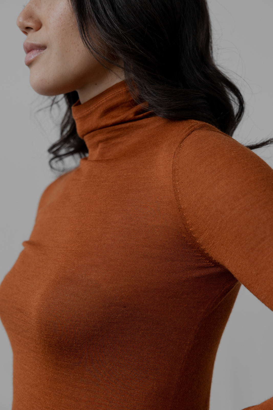 T NECK PULLOVER - RUST