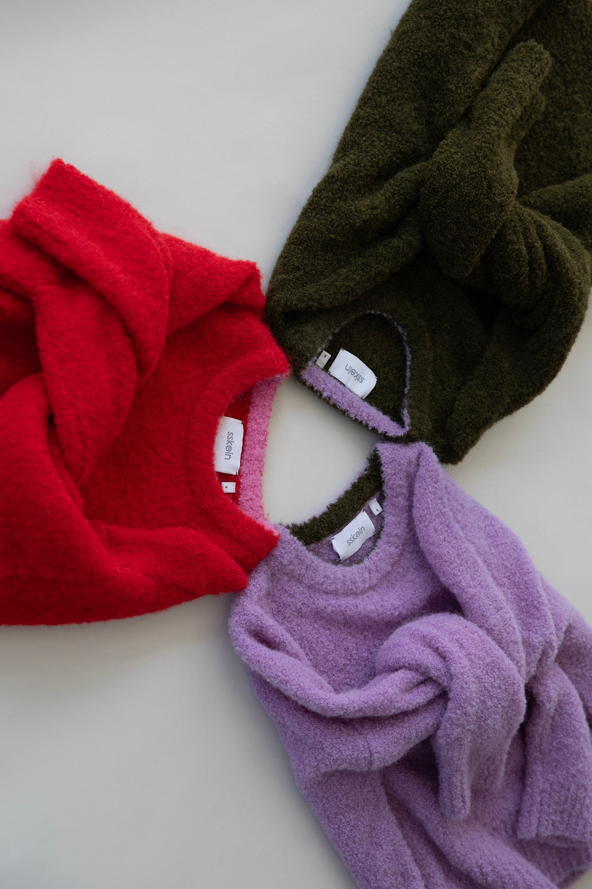 BELLE BOUCLE PULLOVER - SCARLETT