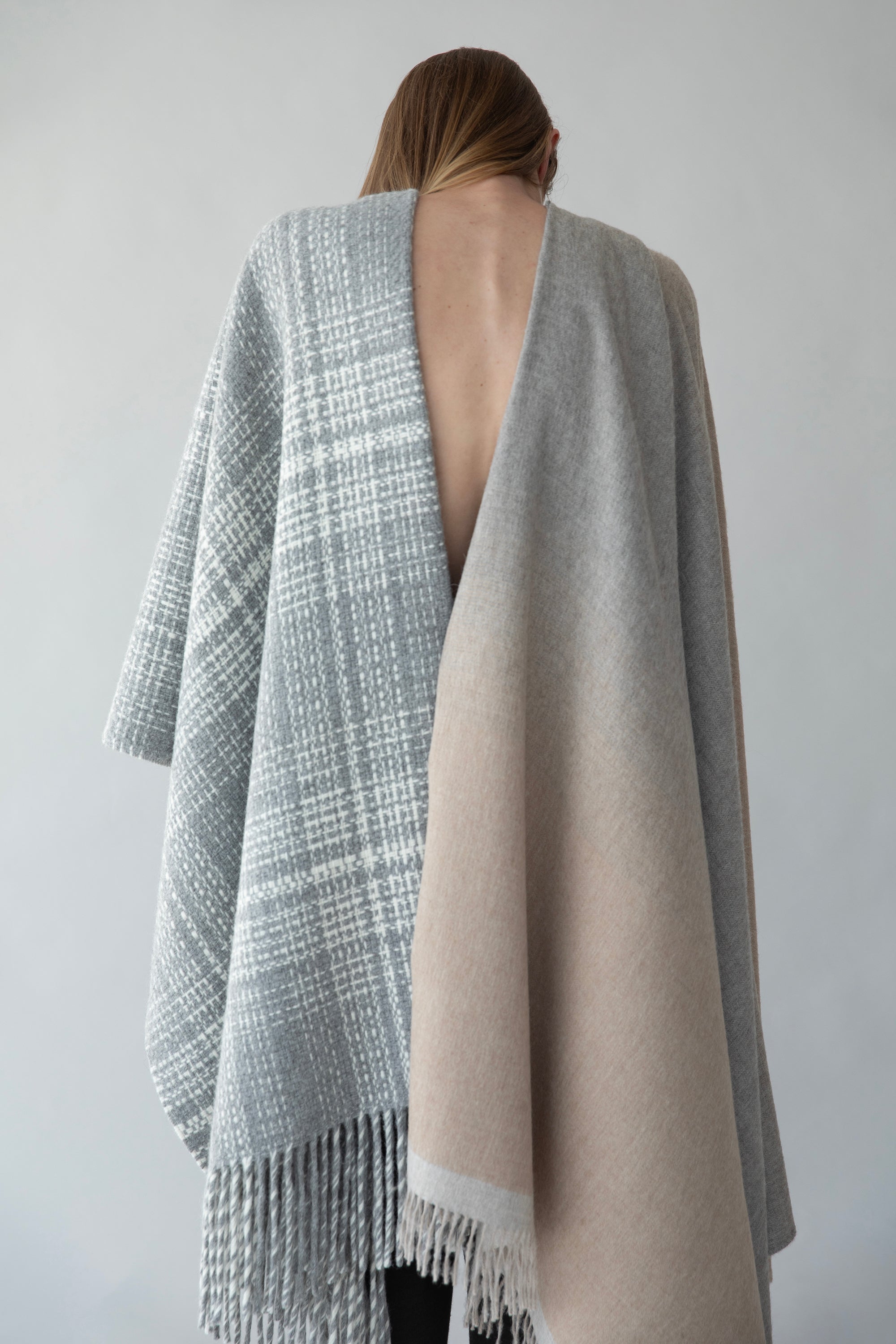 RUSTIC PLAID THROW - GREY