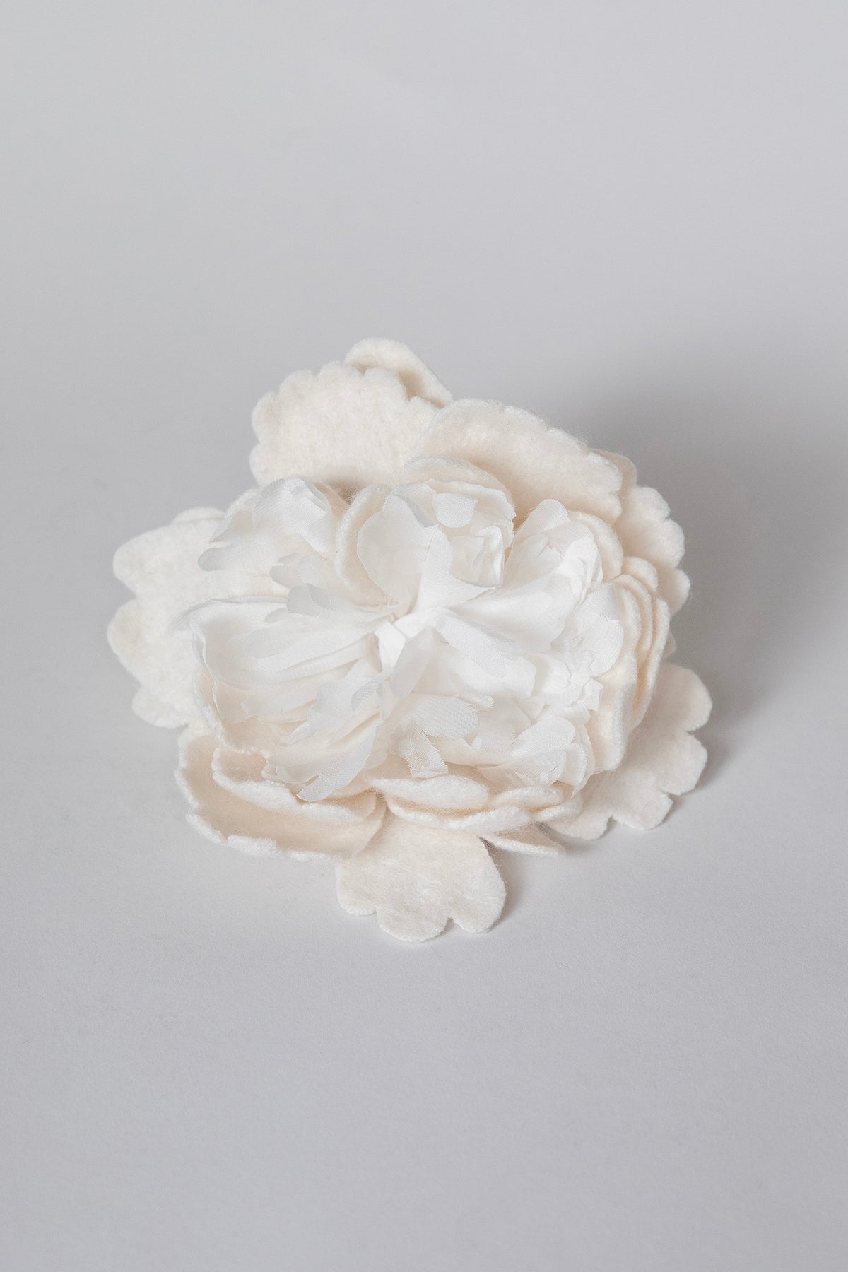 Peonettes Hand-Sculpted Peony Brooch – Ivory