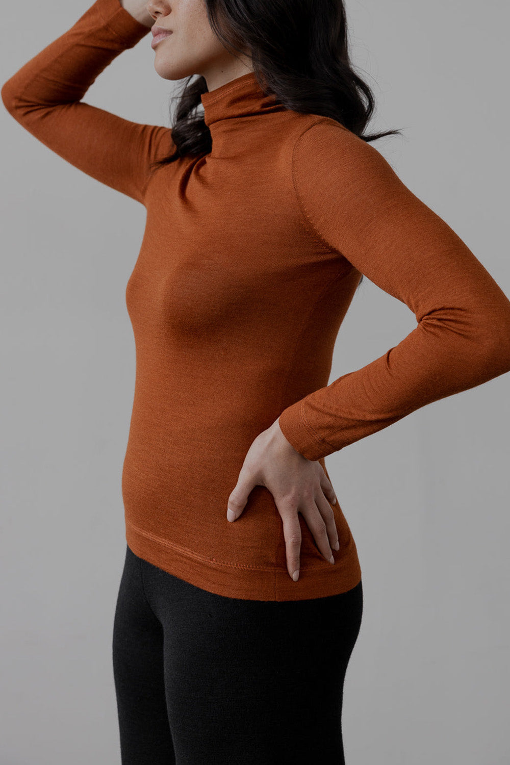 T NECK PULLOVER - RUST