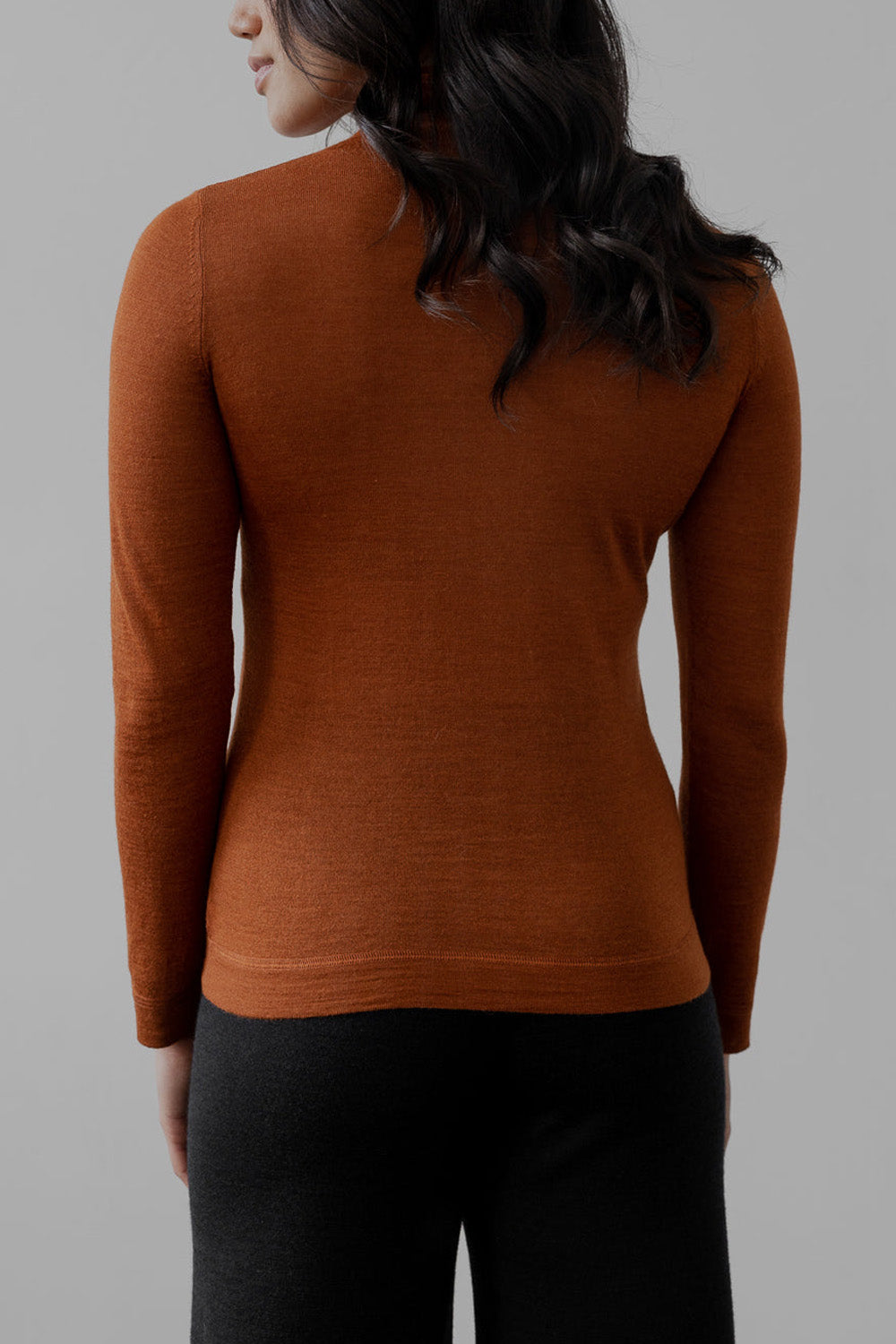 T NECK PULLOVER - RUST