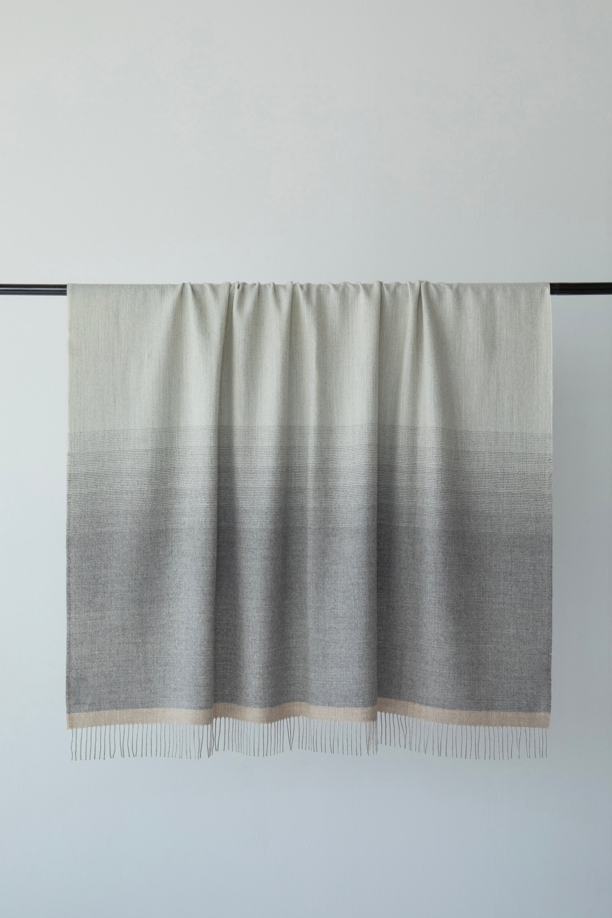 GRADIENT WEAVE THROW - GREY