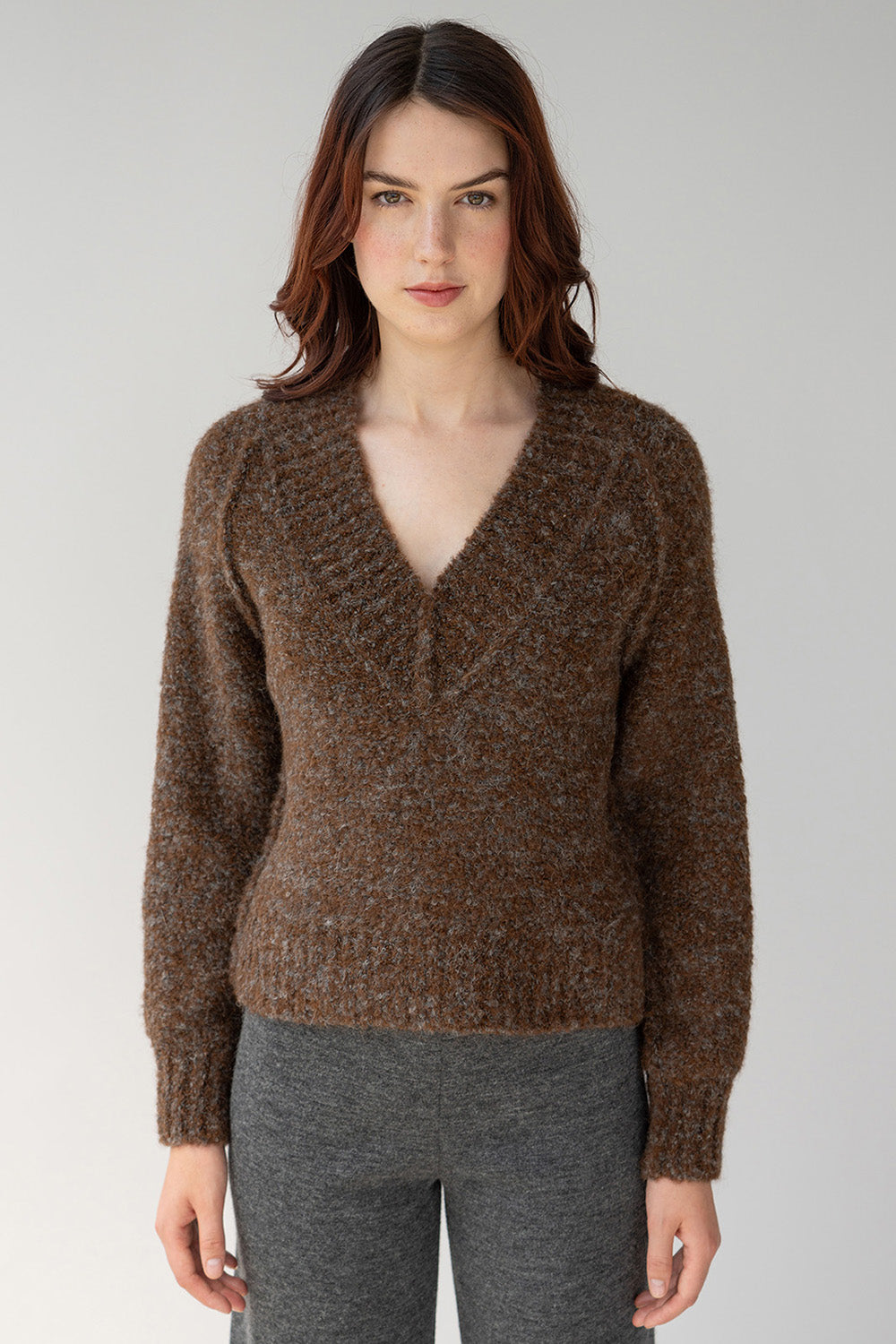 V NECK BOUCLE PULLOVER