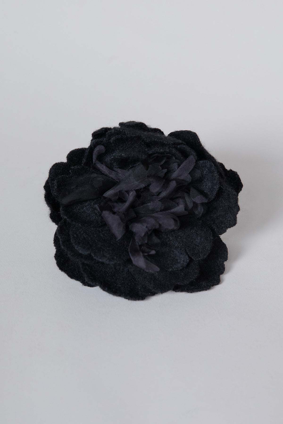 Peonettes Hand-Sculpted Peony Brooch – Black