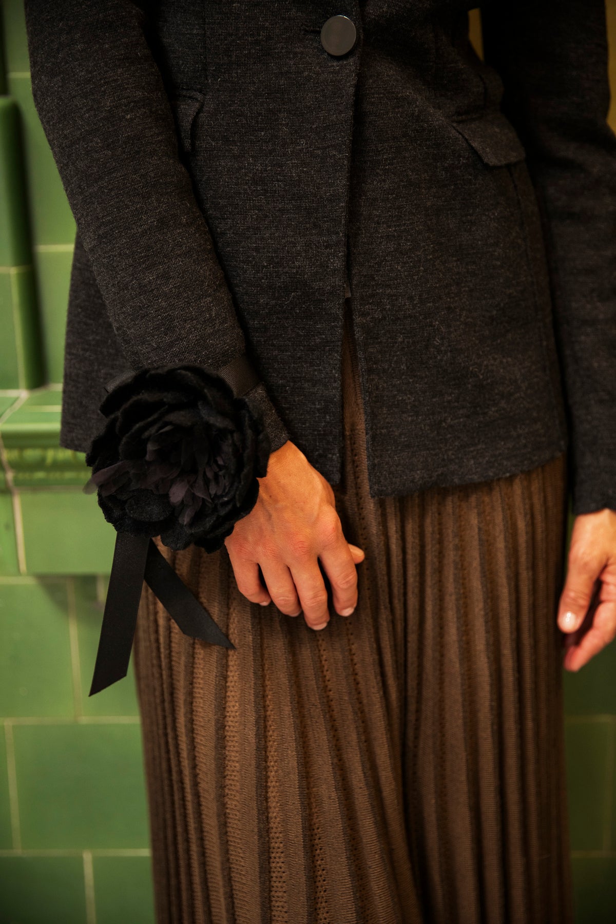Peonettes Hand-Sculpted Peony Brooch – Black