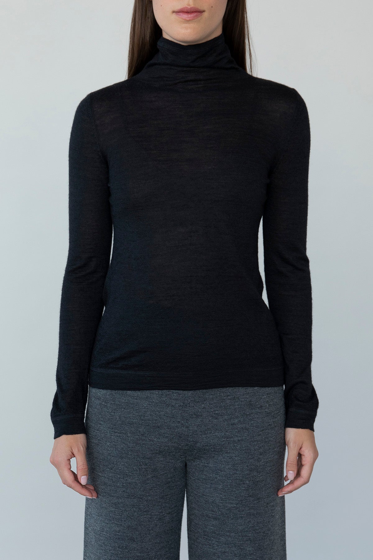 T NECK PULLOVER - BLACK