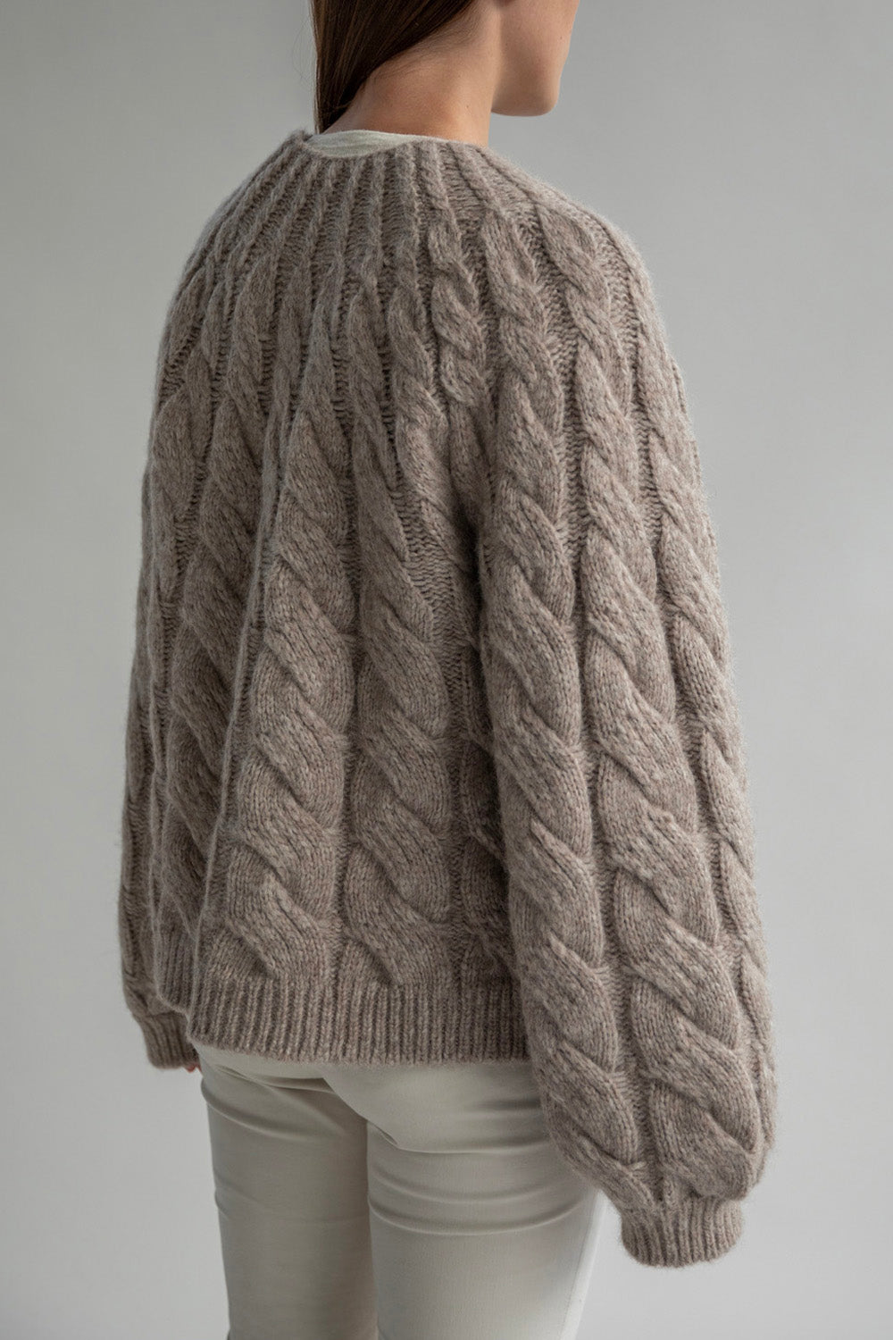 TOMO MIX CABLE HANDKNIT - OAT HEATHER