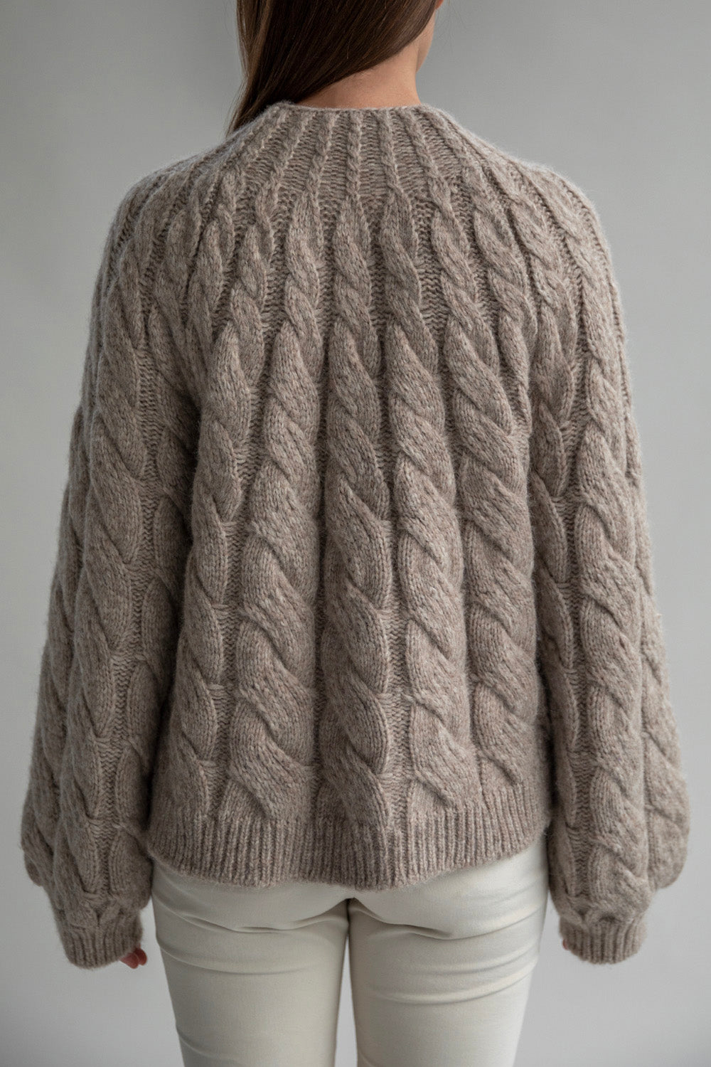 TOMO MIX CABLE HANDKNIT - OAT HEATHER