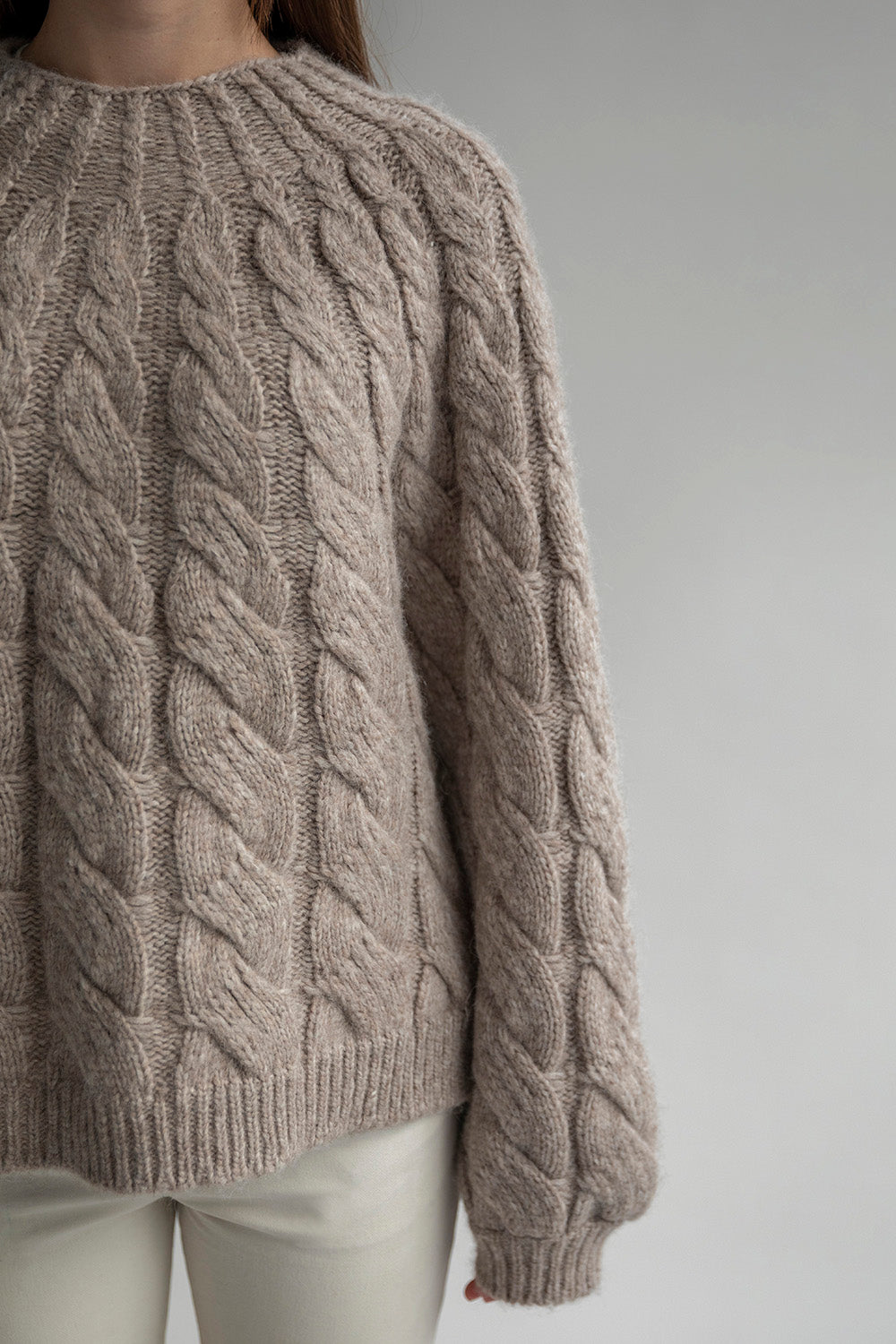 TOMO MIX CABLE HANDKNIT - OAT HEATHER