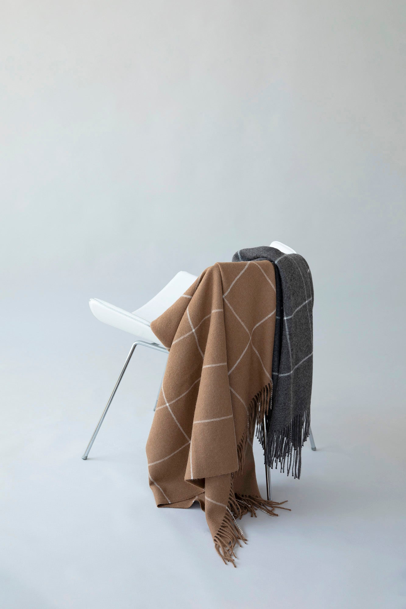 WINDOWPANE THROW - CAMEL