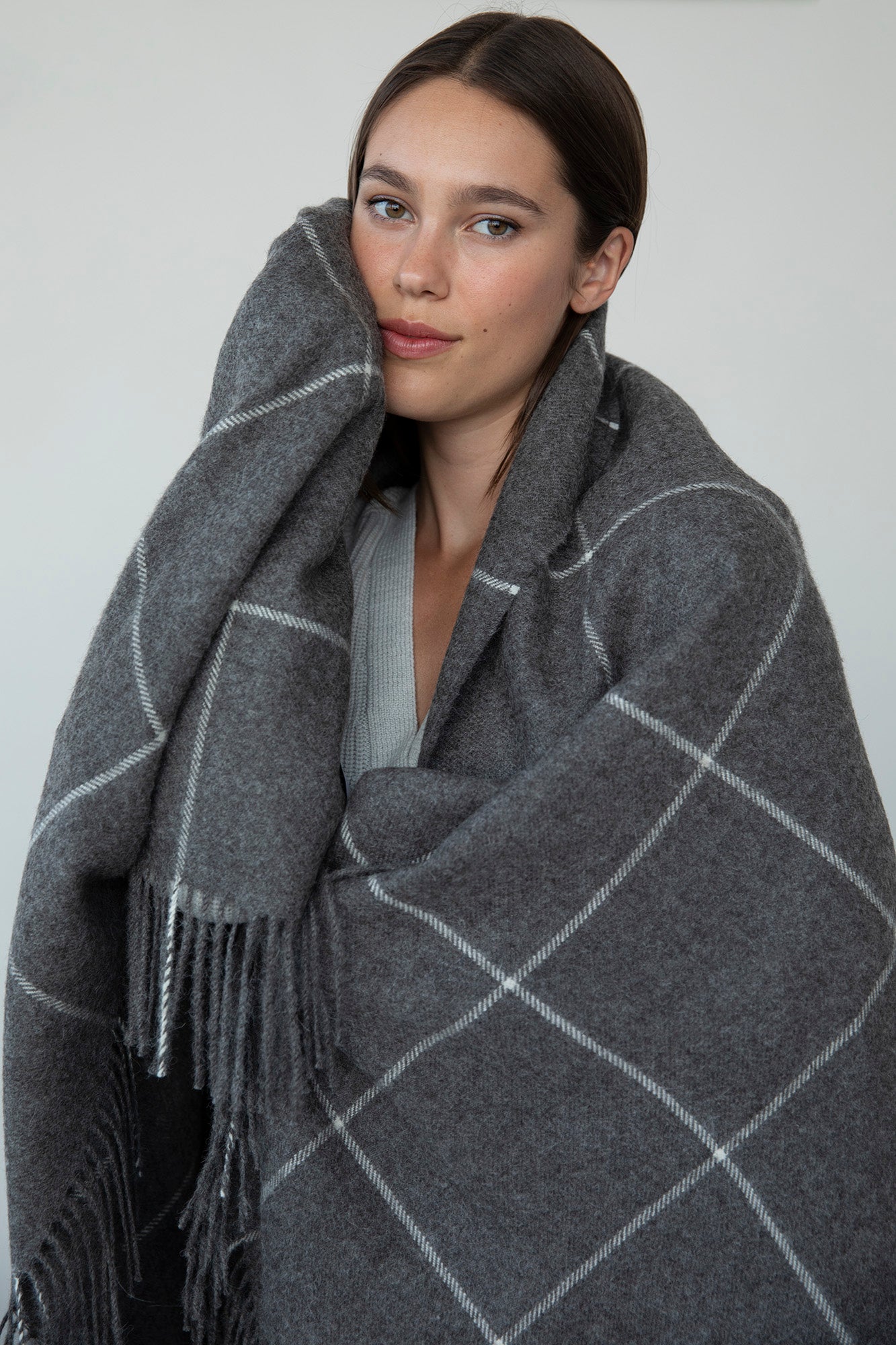 WINDOWPANE THROW - CHARCOAL